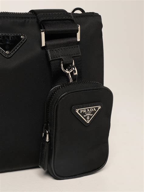 bolso prada negro hombro|Bolso de hombro de piel Negro .